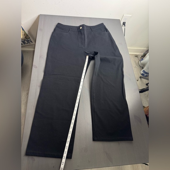 St. John Women’s Yellow label Black Jeans - Picture 6 of 9